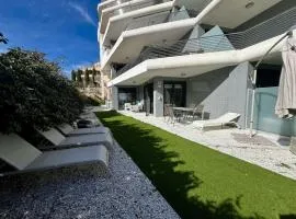 Infinity luxury sea view apartment with private garden