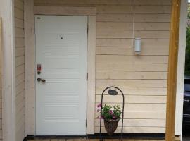 Andre etasje, hjemmekoselig og sentral leilighet, hotel u gradu Fredrikstad