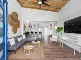 Villa Atlantico Ola - Chic 2 BR Apartment - 1 Parking Spot
