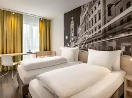 Super 8 by Wyndham Augsburg