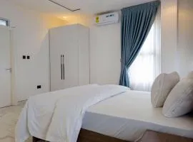 Luxury 5 Bedroom Suite in Aburi with Pool & Jacuzzi