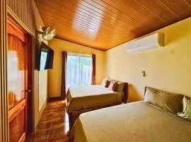 Rio Celeste Birds Garden Apartment with Jacuzzi and Air Conditioning