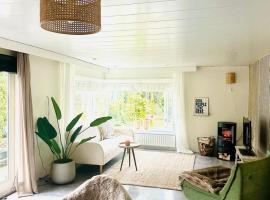 Cosy Forest Cabin, hotel Puttenben