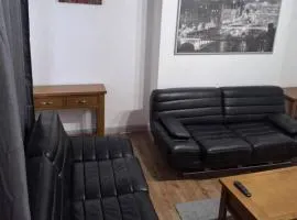 3 Bed House Sleeps 5 - Free Parking - Tv & WiFi