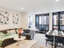 3 Bedroom CBD Apartment with Pool, Gym & Spa with Gorgeous City Views
