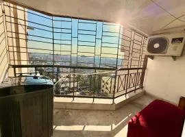 Elegant 2BHK Stay Near Iconic Chinatown, Tangra - AC - WiFi - Parking - Caretaker