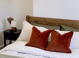 Cosy Central Exeter 2-Bed Walking Distance to Quay, hótel í Exeter