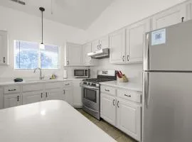 Near Zion Remodeled 4BR Sleeps 10 Patio