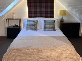 Pets - Garden - Parking - Sleeps 2 - Hiking