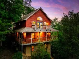 Luxe & Charming Gem near Dollywood - Hot Tub & View