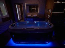 LES CLEFS DU PARADIS avec SPA, hôtel à Montferrand-le-Château