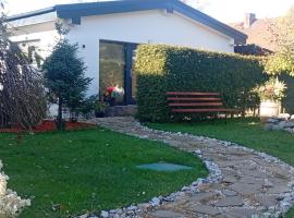 SÚKROMNÝ DOMČEK so záhradou a parkovaním pri SLOVENSKOM RAJI, khách sạn ở Smižany