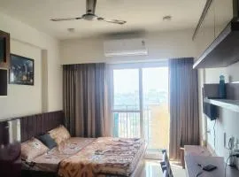 Modern Studio with Balcony & Kitchen