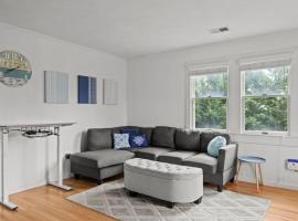 Cozy, Convenient, and Functional Soundside Home, khách sạn ở Nags Head