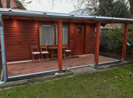 Onebnb Gästehaus mit Terrasse Nähe BER Flughafen Adlershof WISTA Treptow, viešbutis Berlyne