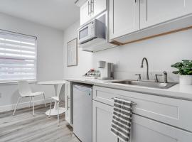 Walk to Main Ave and Soap Lake! Pet-Friendly Studio, хотел в Soap Lake