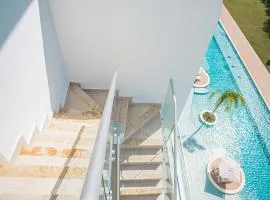 Golf View Penthouse with Private Rooftop & BBQ