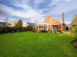 3 Bed Stunning Home in Hale