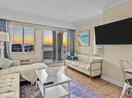 New / Oceanfront Beach Condo, Pool, Gym, Fishing