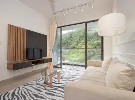 Serene Minimalist Family Retreat 2-7pax 8 min to BoH