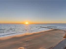 Oceanfront Beach Condo, Pool, Gym, Fishing Surfing, hotel en Virginia Beach