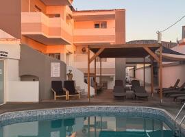 Coralli Beach Hotel, hotelli kohteessa Kokkíni Khánion