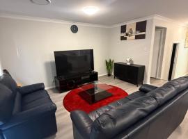 Bright Family-Friendly Home 5 bedrooms, hotel en Cobbitty