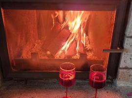 Evalacati-Villa Palma-Şömineli- Kış Düzeninde, готель у Чешме