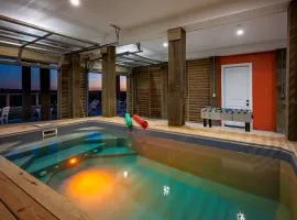 Luxury Beachfront l Private Hot Tub, Pool, & 2 Arcade Games