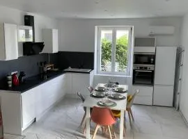 New Maison moderne 80m2 avec extérieur chaleureux