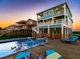 Luxury Beachfront l Sleeps 20, Hot Tub, Pool & Game Room Fun!