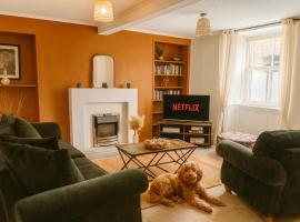 Bourne Cottage, Chic 3 Bed in Castleton, Sleeps 7, Perfect for Groups & families, hotel di Castleton