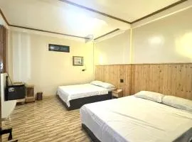 Family Room for 4-6 Camotes Stay