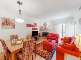 Condo with pool, hot tub, grills, washer/dryer, central AC - snowbirds welcome