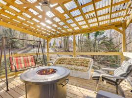 Gazebo, Fire Pit! Woodsy Cabin By Black Rock Mtn, Hotel in Rabun Gap