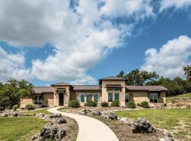 The All-Suite Century Oak House - Steps to Remi's Ridge & Hayes Hollow – hotel w mieście Spring Branch