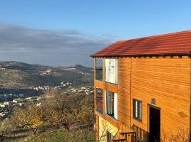 Akwakh Al-Kanz اكواخ الكنز عجلون, hotel i Ajloun