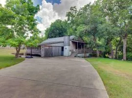 Charming dog-friendly home with expansive deck - near boat ramp & attractions
