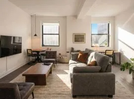 Luxury Downtown Apt with Parking, Gym, and Lap Pool