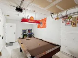 Cozy San Antonio home with washer/dryer and enclosed backyard