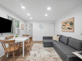 Modern and Quiet One Bedroom Apartment in Gibsonia, Pittsburgh, Unit 2, ξενοδοχείο σε Bakerstown