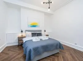 Offshore Contractor 1BR University Area with Fast Wi-Fi and free parking