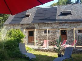 Gîte 5 personnes, possibilité Table d'hôtes le soir, Hotel in Tréduder