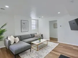 Spacious and Modern Three Bedroom Apartment in Pittsburgh with Parking