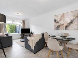 Contractor & Family Friendly House - Sleeps 8 - FREE Parking and Fast Wi-Fi, hotel a Uphall