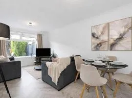 Contractor & Family Friendly House - Sleeps 8 - FREE Parking and Fast Wi-Fi