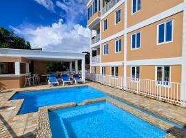 VIP Residence - Ocean & Pool view Lovely 2-Bedroom Apartment, hotel u gradu Rozo