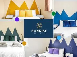 TOWNHOUSE with POKER TABLE - Invoice and REDUCED PRICES only via SUNRISE SHORT LETS DUNDEE, Spacious Rooms with TVs, Central, ONLY 5 Mins to STANNERGATE PORTS - OVER 20 Locations in Dundee