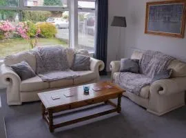 3-bedroom pet friendly home with off road parking