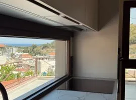 TheraLiving - Boutique Apartment with Balcony